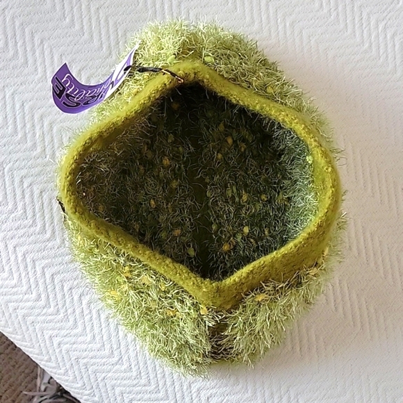 Fun Fur Green Bag with Enamel Flower Snap - Picture 4 of 6